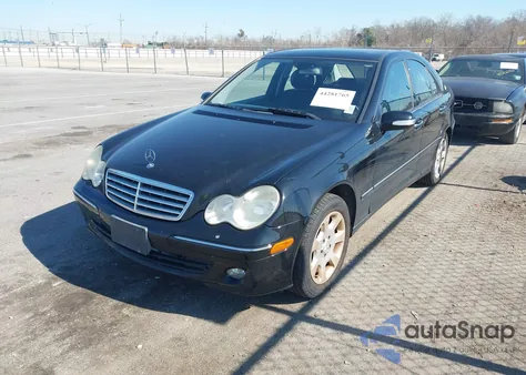 2005 Mercedes-Benz C 240 Luxury 4Matic z USA, uszkodzony, nr VIN WDBRF81J75F716490